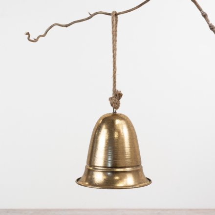 Suspended from a natural jute rope hanger, the rustic detailing on this gold metal bell complements classic design