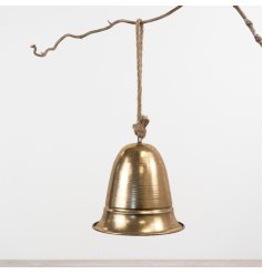 Suspended from a natural jute rope hanger, the rustic detailing on this gold metal bell complements classic design
