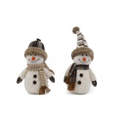 Stay cozy this winter with our adorable 16x40cm Snowman Brown scarf.