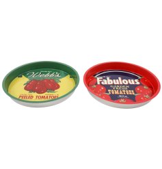 Add a splash of classic British charm to your kitchen with this 33.5cm Tomato Round Tin Tray