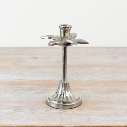 Elegant candlestick featuring a beautiful leaf motif for a stylish, nature-inspired touch.