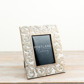 Chic and elegant picture frame to showcase your favorite memories.