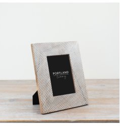 add some charm to your favourite pictures with this cute frame
