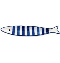 Present your sushi elegantly with this modern, stylish fish-themed serving tray.