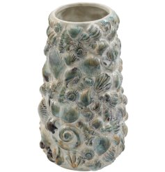 Enhance your décor with this stylish vase featuring a unique shell emboss design.