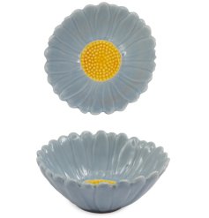 Keep your small treasures stylishly organised with this elegant S.gdn Trinket Dish