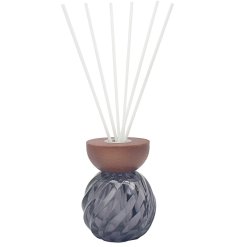Brighten your room with the pure, refreshing aroma of our Fresh Linen Diffuser.