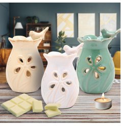 Enjoy calming scents and lovely bird designs with the Bird Melt Oil Burner set.
