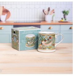 Enjoy the cozy, fruity sweetness of the S Berry Thief Candle Giftset.