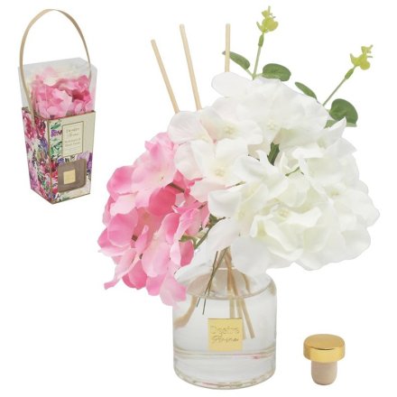 Hydrangea-scented diffuser for a fresh, floral aroma in your space.