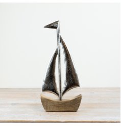 Meet the Ship On Base – a stylish and elegant decorative accent for any space.