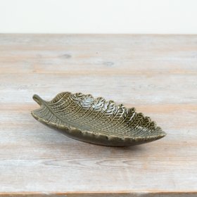 Chic leaf-shaped dish, perfect for holding trinkets and small treasures.