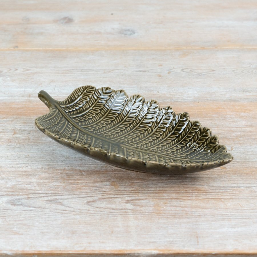 Bring nature indoors with this stylish and fresh leaf-shaped dish.