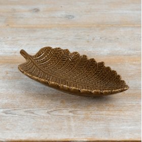 Bring nature indoors with this stylish and fresh leaf-shaped dish.