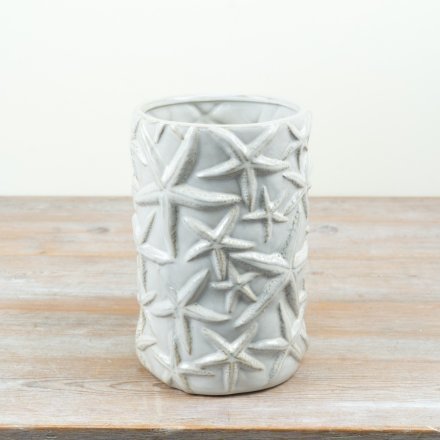 A gorgeous Starfish vase in a natural colour tone finished with a clear glaze.