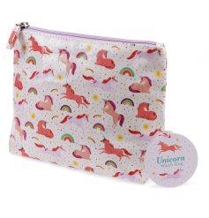 Wash bag featuring a charming unicorn design.