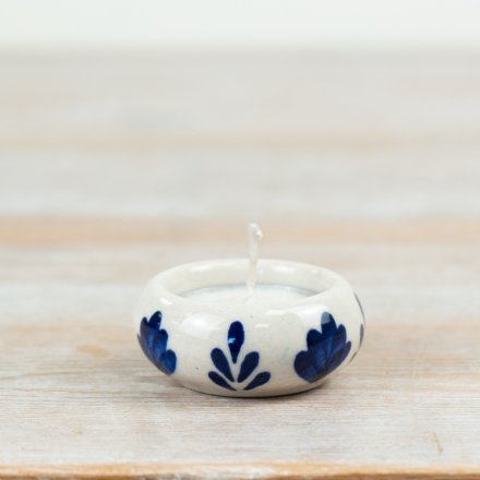Brighten your space with this elegant ceramic tea light holder’s warm, charming glow.