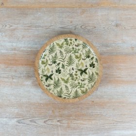 Add a natural touch to your table with this beautiful Fern Wood Platter.