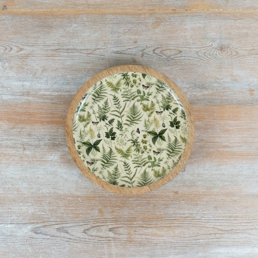 Add a natural touch to your table with this beautiful Fern Wood Platter.