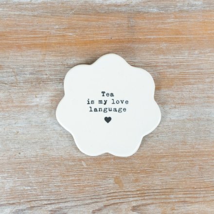 Enhance your tea moments with this elegant porcelain coaster, adding a delicate and stylish flair.