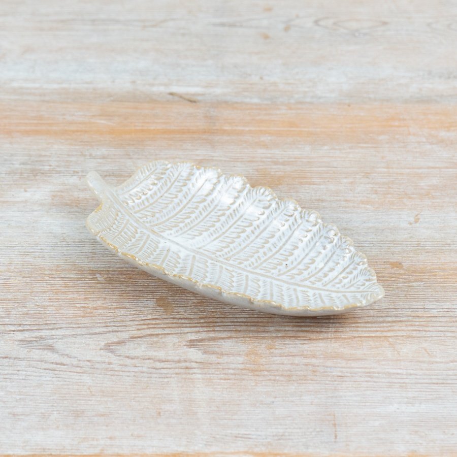 Chic leaf-design trinket dish with a unique patterned style.