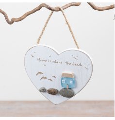 Bring cozy coastal charm to your space with this lovely Heart Shape Hanging Décor.