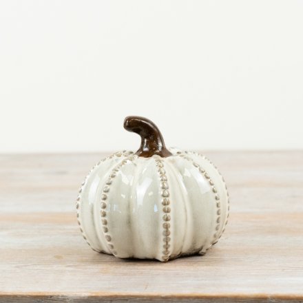 An elegant and stylish autumnal pumpkin with beautiful raised details and a rich cream glaze. 
