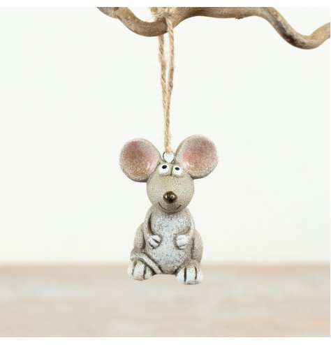 Bring charm to your space with this cute polyresin mouse decoration featuring a handy hanger.