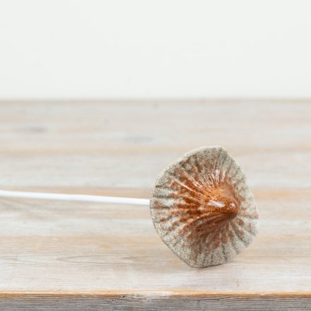 Add woodland charm to your garden with this decorative chanterelle mushroom stake.