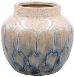 A eleganbt reactive glazed blue flower vase 