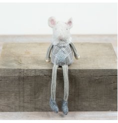 27cm sitting mouse ornament with soft felt and timeless holiday details.