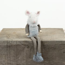 Bring a charming woodland feel to seasonal displays with this adorable mouse shelf sitter decoration