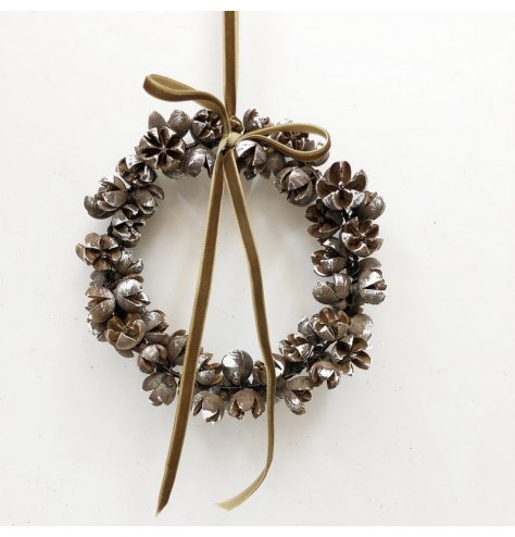 Bring festive elegance to your holiday decor with this beautifully crafted Christmas wreath decoration.