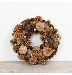 The warm earthy tones create a rustic seasonal look ideal for doors, walls or interior Christmas displays.