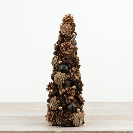 With its dense layered design and mixed natural materials