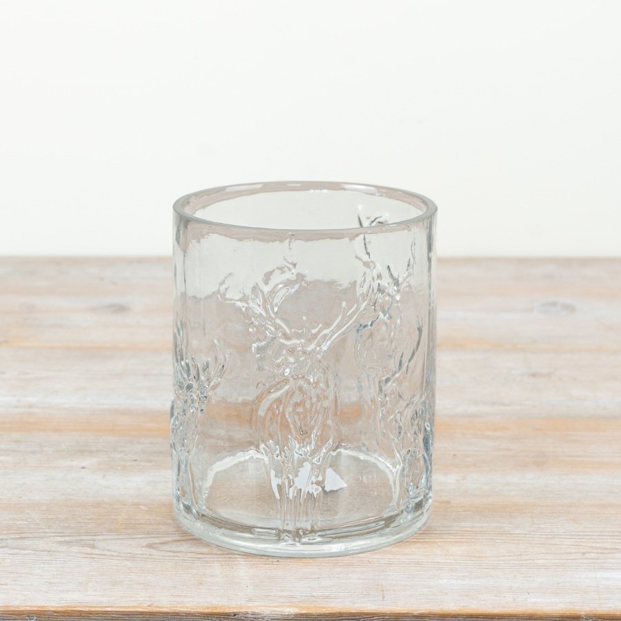 This 15cm clear glass candle holder features a beautifully embossed stag motif