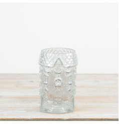 This 22cm glass gingerbread house vase features embossed festive detailing inspired by traditional gingerbread houses.