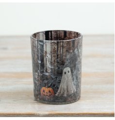 With its detailed ghost and pumpkin artwork, this piece offers eye-catching in-store impact. 