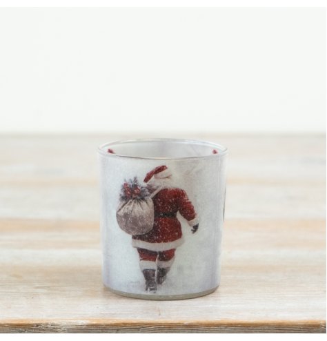 Enjoy a cosy holiday vibe with this glass candle holder adorned with a traditional Santa motif.
