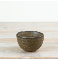 Add natural texture and charm to your tableware with this rustic, organic-inspired ceramic bowl.