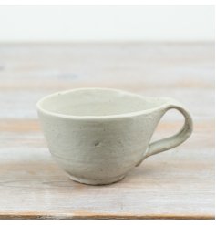 Add simple charm to daily routines with this handcrafted-inspired ceramic mug.