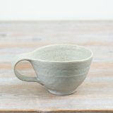 Add effortless simplicity to tableware collections with this artisan-inspired ceramic mug.