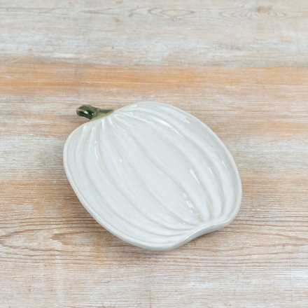 With its ribbed pumpkin form and clean neutral finish