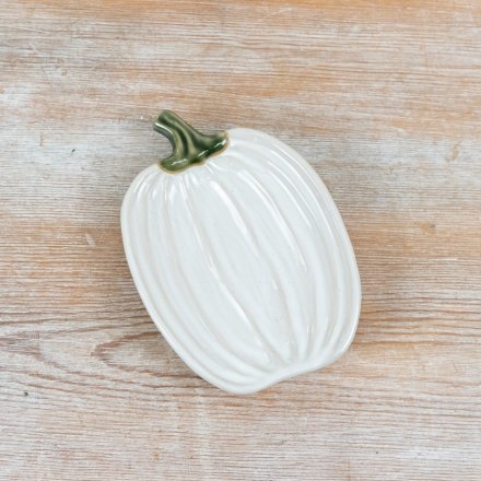 With its ribbed pumpkin form and clean neutral finish