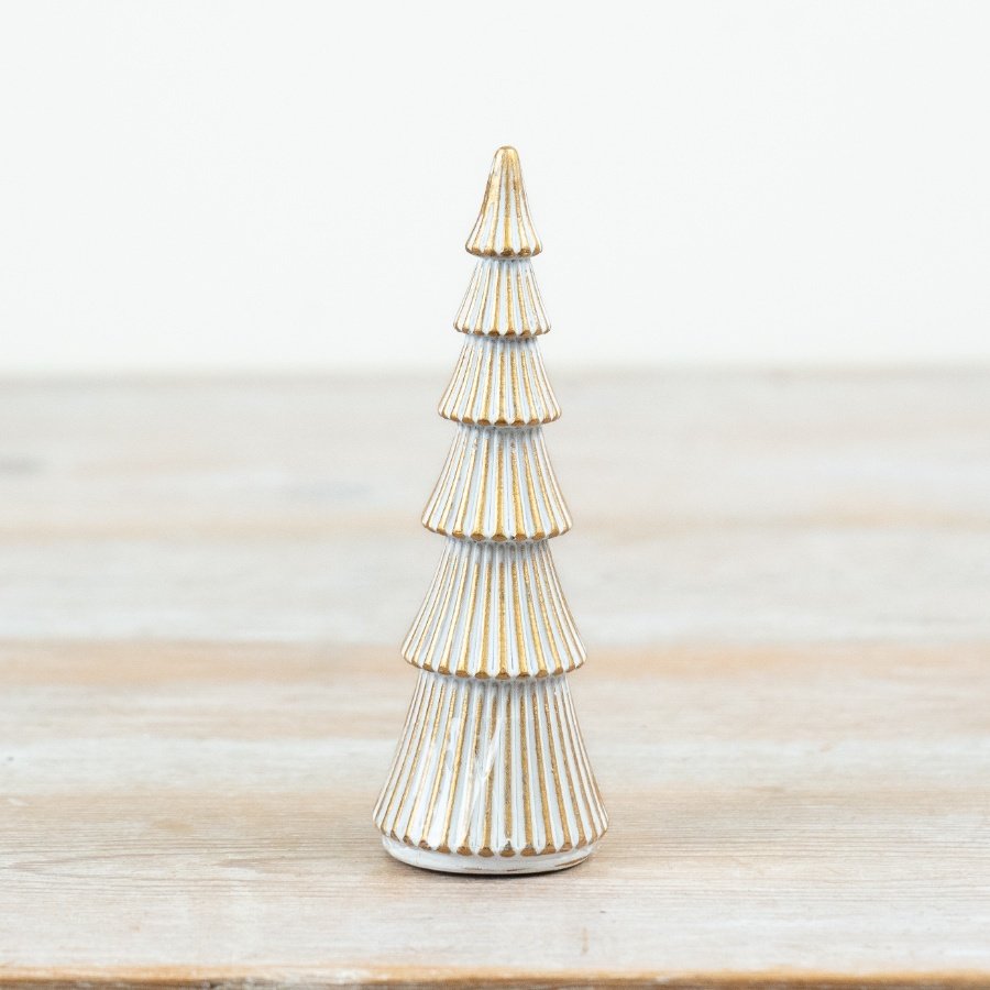 This decorative 13cm tree ornament features a tiered design crafted from polyresin
