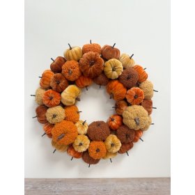 Chic autumn pumpkin wreath for seasonal decor.