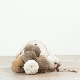 Bring warm, festive charm to your home with this delightful pumpkin wreath.