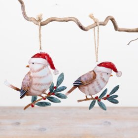 Bring a charming woodland feel to seasonal displays with these delightful metal bird hanging decorations.
