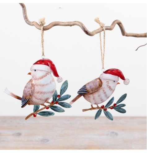 Bring festive charm with these lovely metal bird ornaments, perfect for adding a woodland feel to your décor.