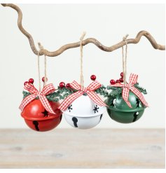 Bring festive charm to your décor with this decorative metal bell hanger.